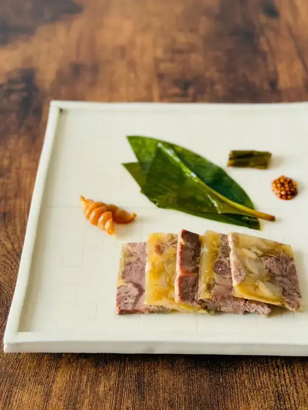 キム スジンさんの作品とお料理　角皿